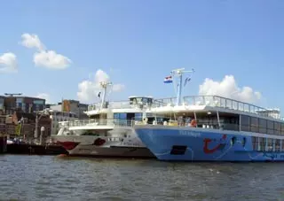 Kreuzfahrt Rhein: Tui Allegra und Arosa Viva in Amsterdam
